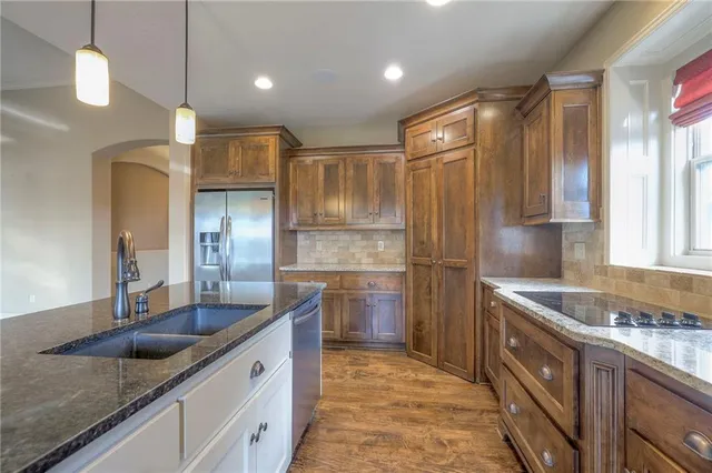 $600,000 | 1317 Northeast Kenwood Drive, Lee's Summit, MO 64064