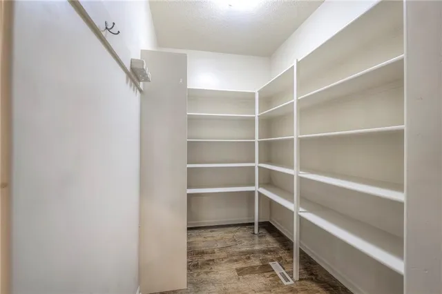 $600,000 | 1317 Northeast Kenwood Drive, Lee's Summit, MO 64064