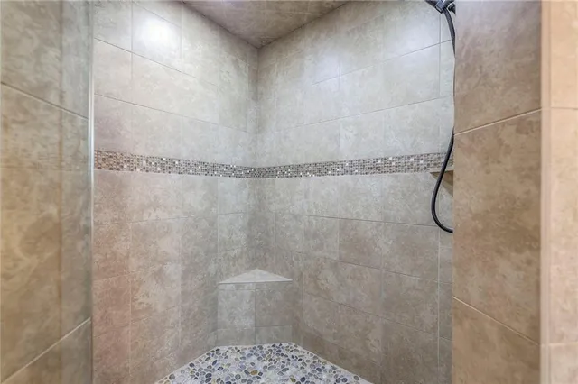 $600,000 | 1317 Northeast Kenwood Drive, Lee's Summit, MO 64064