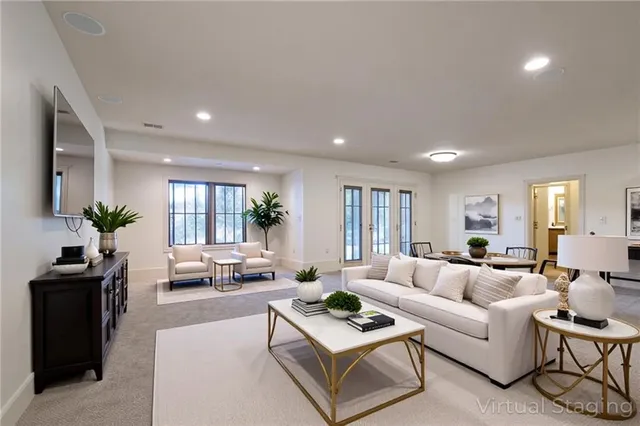 $600,000 | 1317 Northeast Kenwood Drive, Lee's Summit, MO 64064