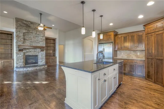 $600,000 | 1317 Northeast Kenwood Drive, Lee's Summit, MO 64064