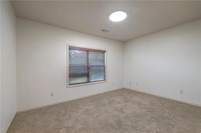 $600,000 | 1317 Northeast Kenwood Drive, Lee's Summit, MO 64064