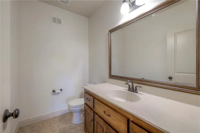 $600,000 | 1317 Northeast Kenwood Drive, Lee's Summit, MO 64064