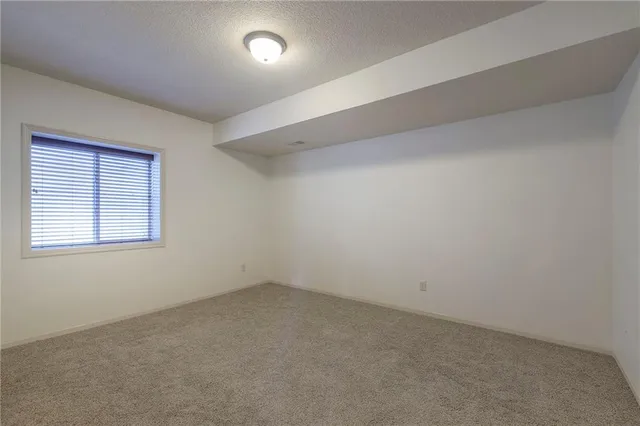 $600,000 | 1317 Northeast Kenwood Drive, Lee's Summit, MO 64064