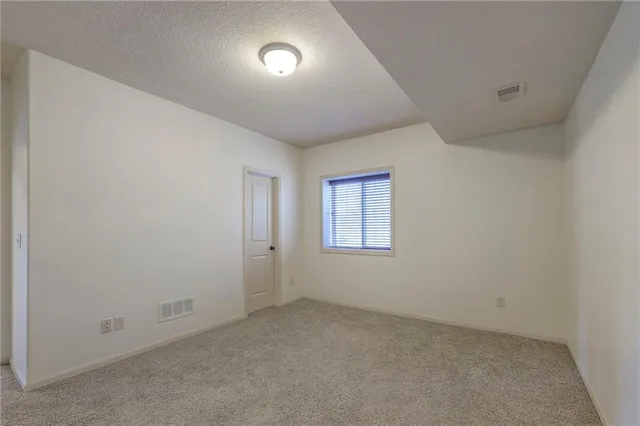 $600,000 | 1317 Northeast Kenwood Drive, Lee's Summit, MO 64064