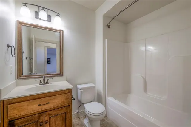 $600,000 | 1317 Northeast Kenwood Drive, Lee's Summit, MO 64064