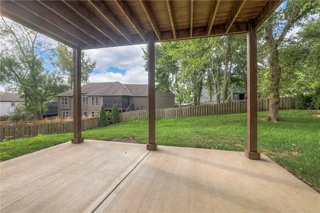 $600,000 | 1317 Northeast Kenwood Drive, Lee's Summit, MO 64064