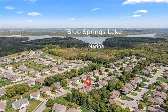 $600,000 | 1317 Northeast Kenwood Drive, Lee's Summit, MO 64064