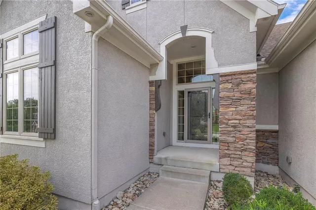 $600,000 | 1317 Northeast Kenwood Drive, Lee's Summit, MO 64064