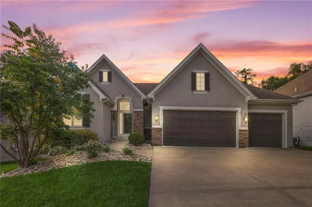 $600,000 | 1317 Northeast Kenwood Drive, Lee's Summit, MO 64064