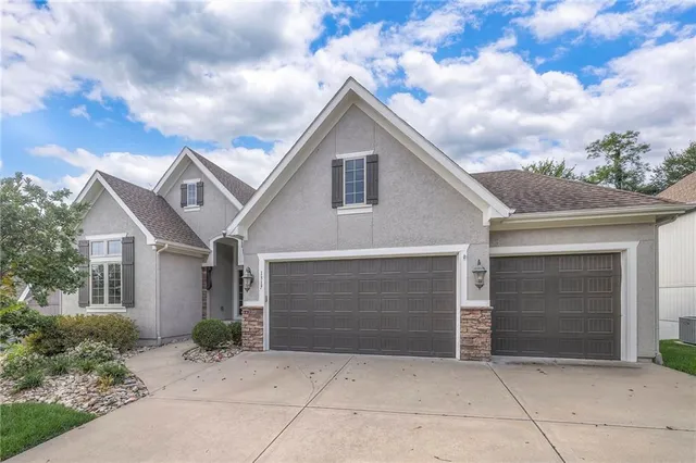 $600,000 | 1317 Northeast Kenwood Drive, Lee's Summit, MO 64064