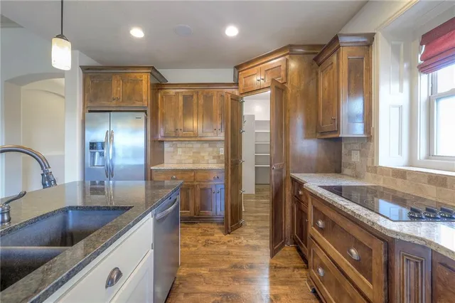 $600,000 | 1317 Northeast Kenwood Drive, Lee's Summit, MO 64064