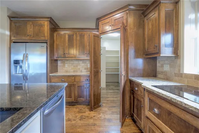 $600,000 | 1317 Northeast Kenwood Drive, Lee's Summit, MO 64064