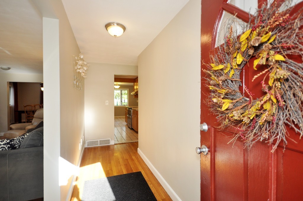 737 Potter Road Framingham, MA 01701 - Photo 4 of 30