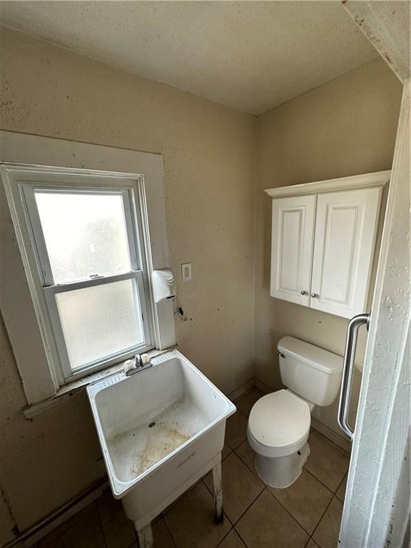 1616 3rd Avenue Arnold, PA 15068 - Photo 8 of 18 a bathroom with a toilet a sink and a mirror