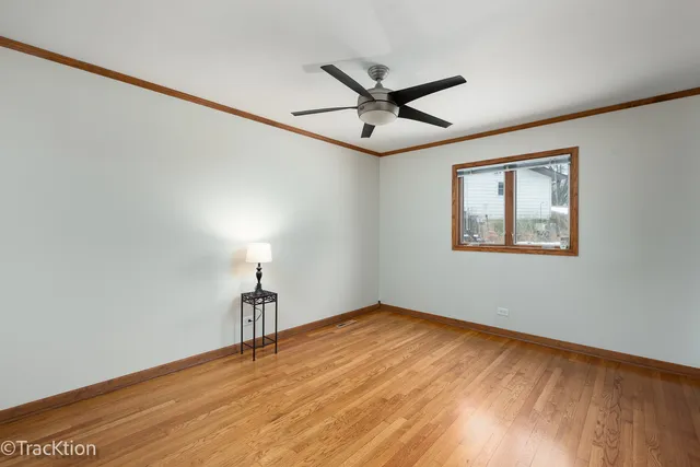 a view of a big room with wooden floor closet and windows