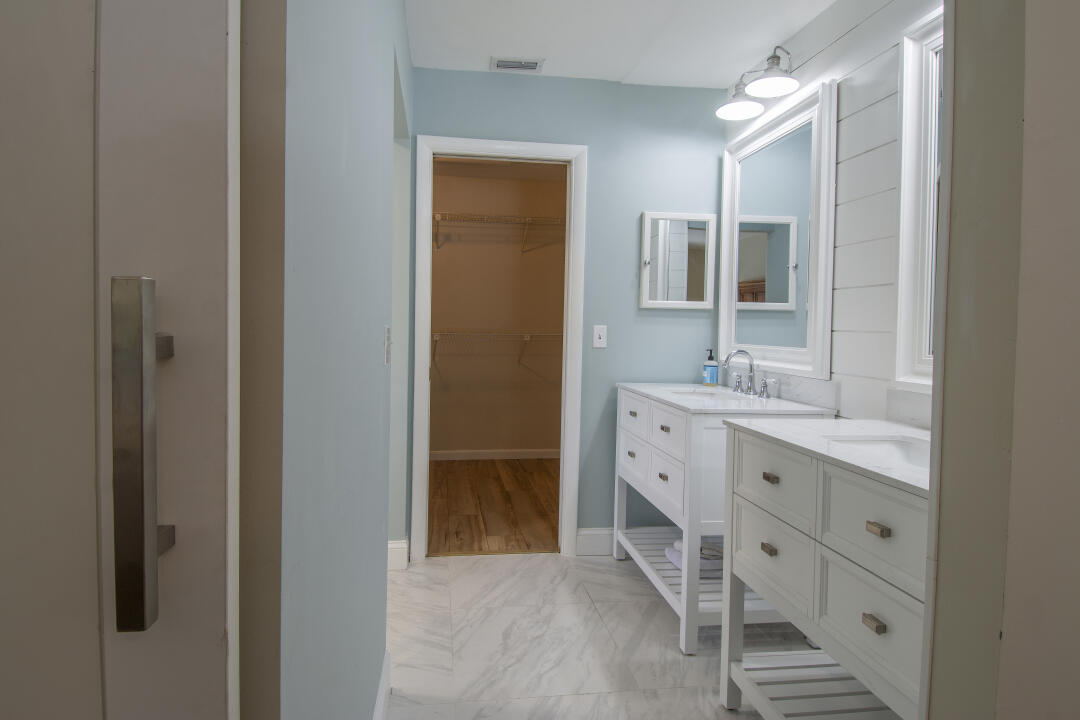 3372 Southeast Court Drive Stuart, FL 34997 - Photo 17 of 33 a spacious bathroom with double vanity and mirrors