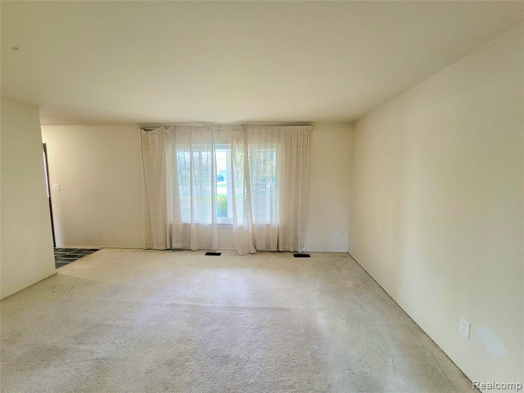 3458 Common Road Warren, MI 48092 - Photo 3 of 22