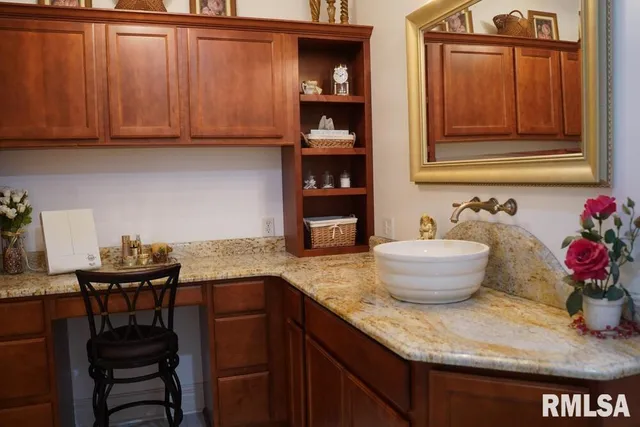 $656,500 | 25065 Rock Springs Hollow Road, Thebes, IL 62990