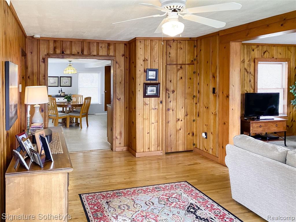 1556 Rochester Road Leonard, MI 48367 - Photo 25 of 51