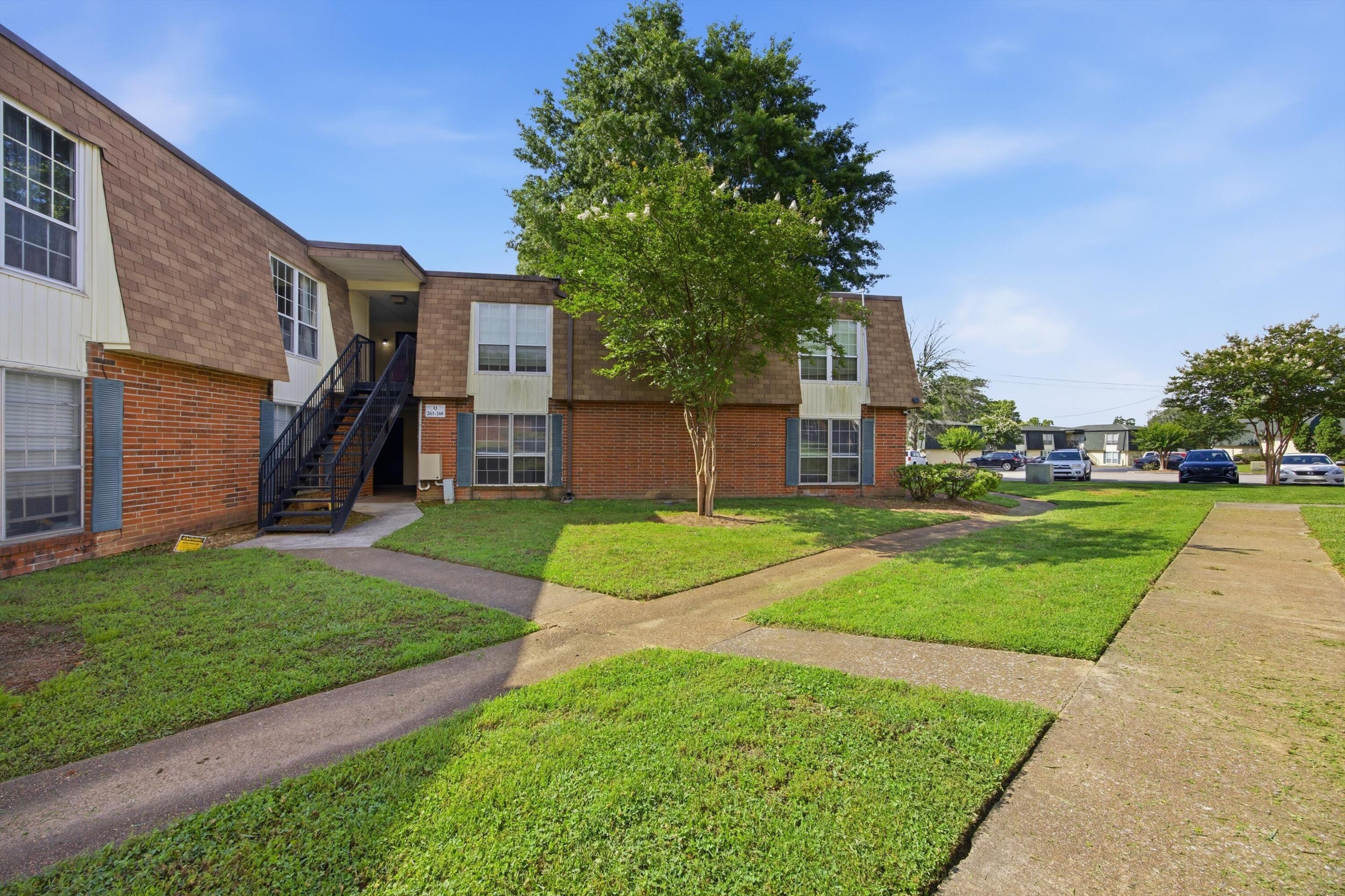 900 Mountain Creek Road, Unit Q264 Chattanooga, TN 37405 - Photo 1 of 23 01-900MtnCreekRd-AptQ264-17