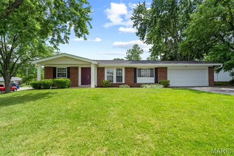 $350,000 | 1200 Moncoeur Drive, St. Louis, MO 63146
