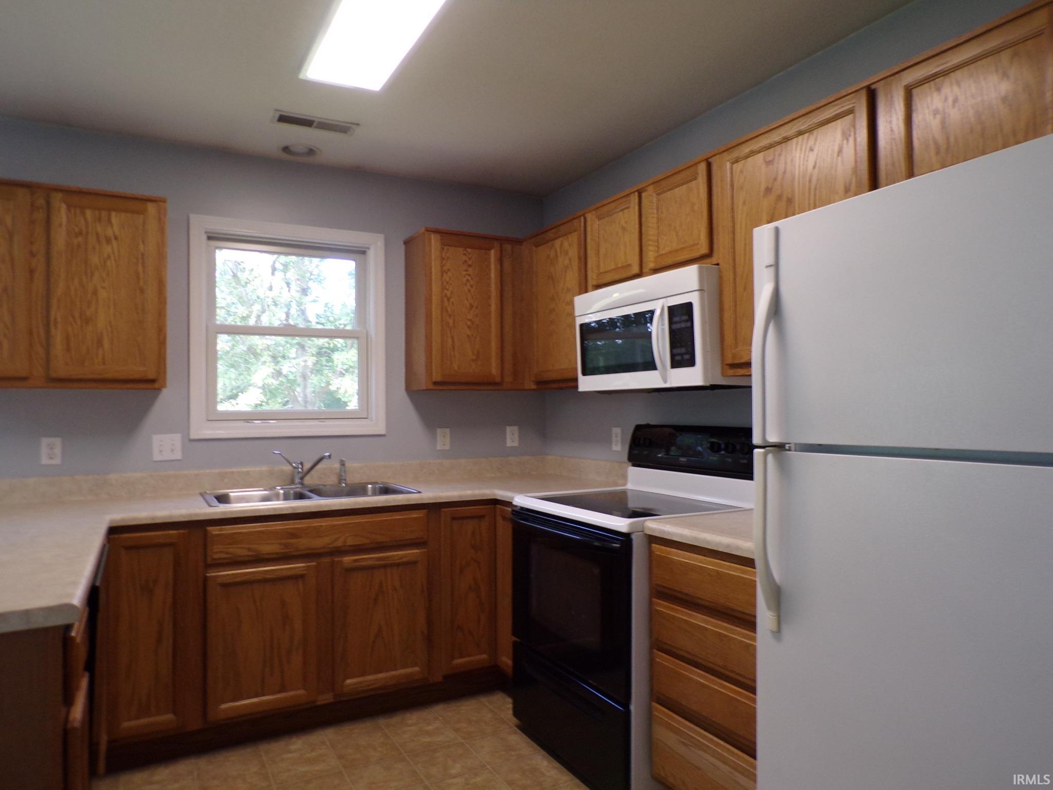 1031 Downridge Drive Decatur, IN 46733 - Photo 2 of 34