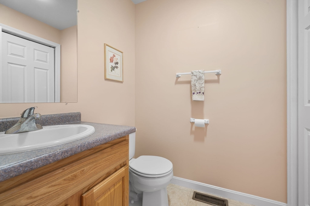 51 Brookview Road, Unit 4 1 Windham, NH 03087 - Photo 11 of 37