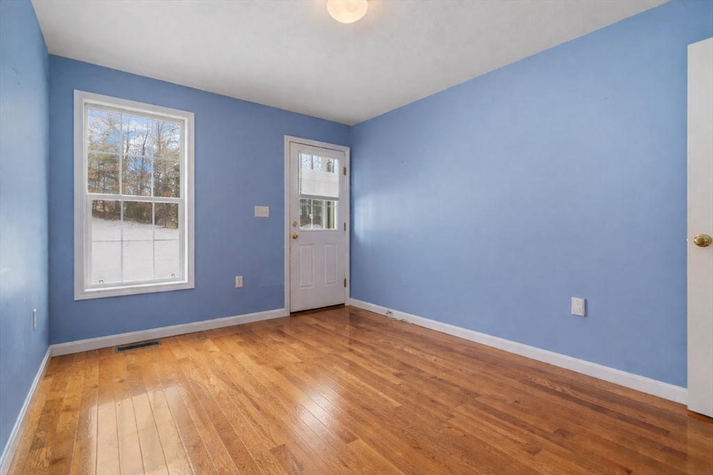 51 Brookview Road, Unit 4 1 Windham, NH 03087 - Photo 13 of 37