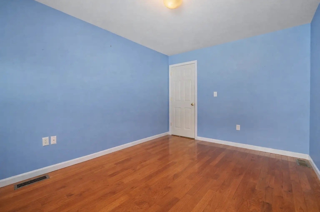 51 Brookview Road, Unit 4 1 Windham, NH 03087 - Photo 14 of 37