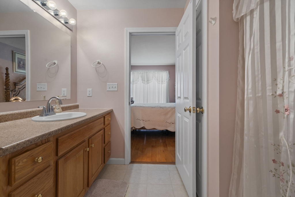 51 Brookview Road, Unit 4 1 Windham, NH 03087 - Photo 23 of 37