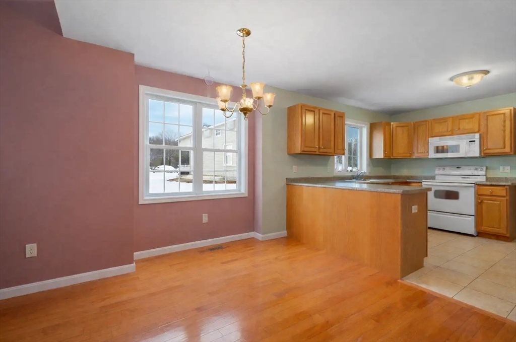 51 Brookview Road, Unit 4 1 Windham, NH 03087 - Photo 7 of 37