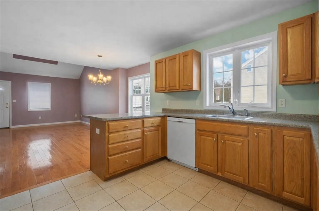 51 Brookview Road, Unit 4 1 Windham, NH 03087 - Photo 8 of 37