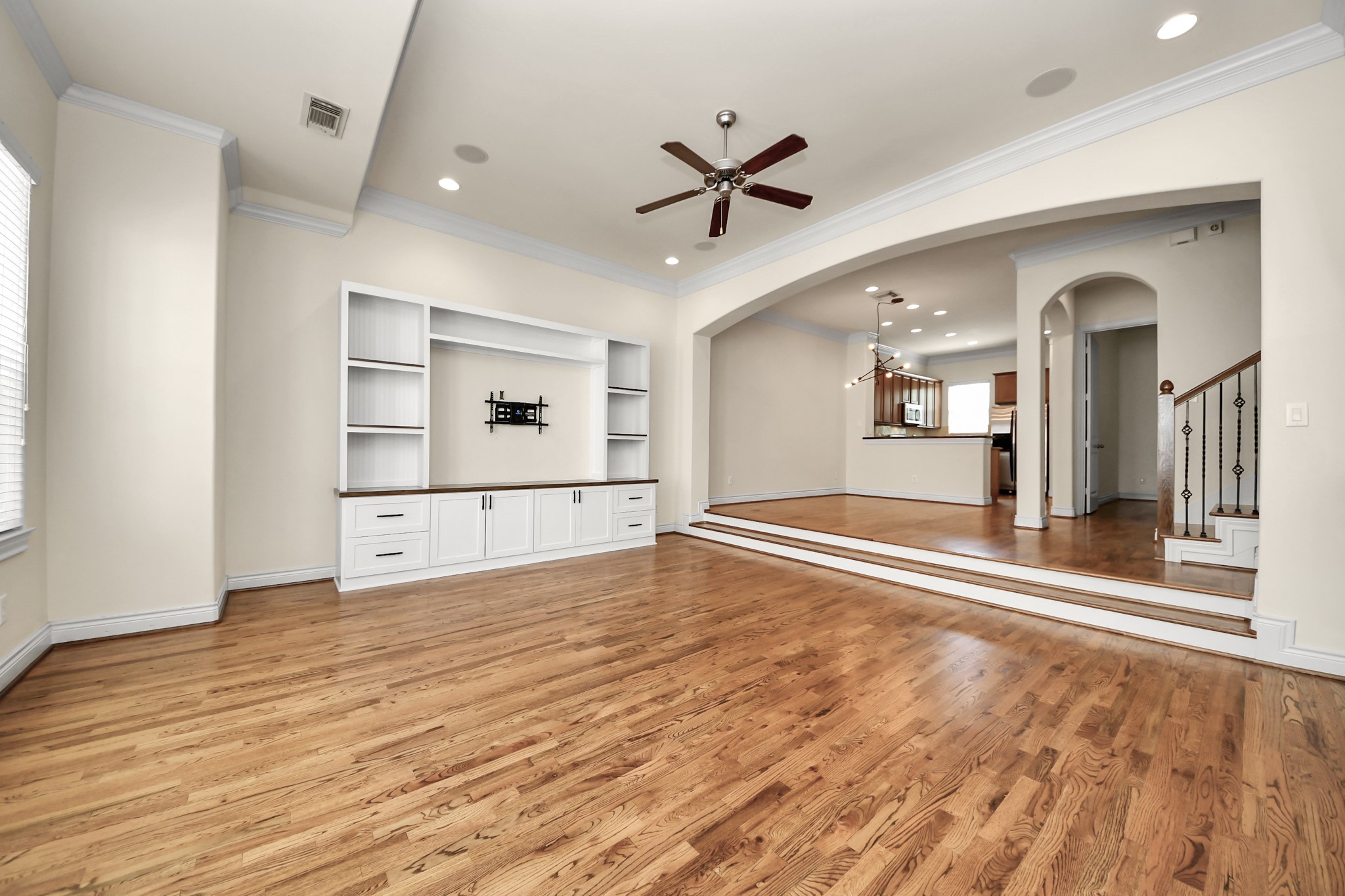 3422 Center Street Houston, TX 77007 - Photo 3 of 27 Recessed living room view to dining.