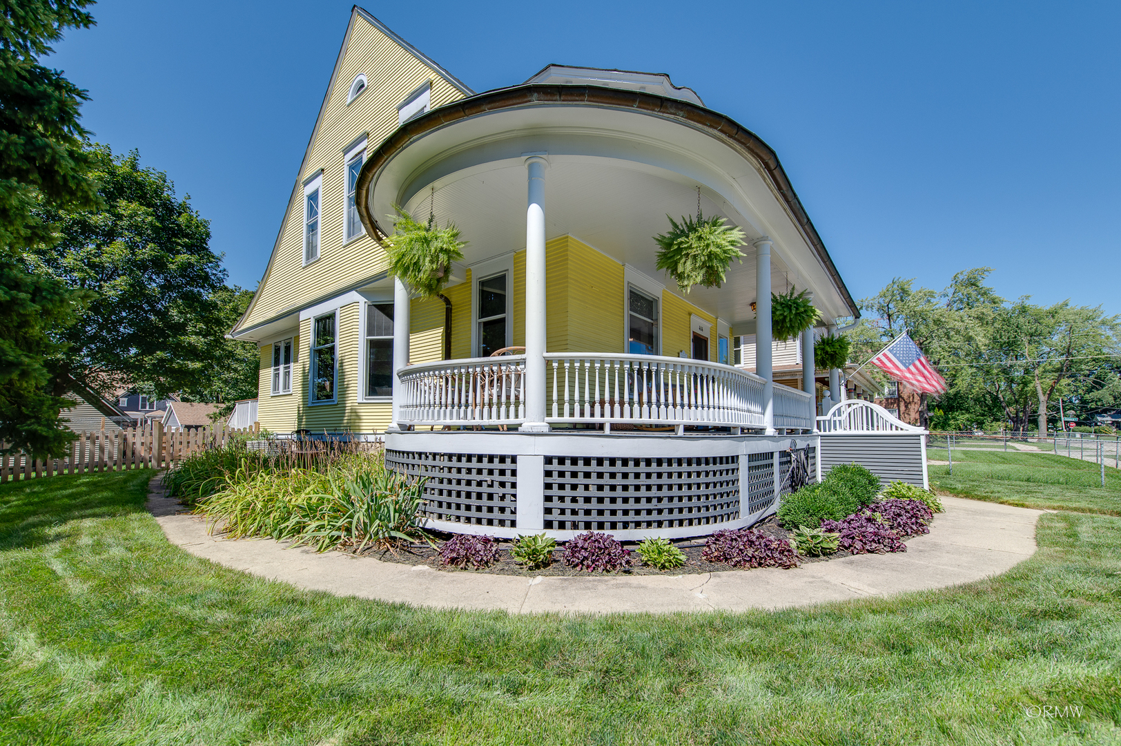 414 North Spring Street Elgin, IL 60120 - Photo 4 of 51 a view of a front of house with a yard
