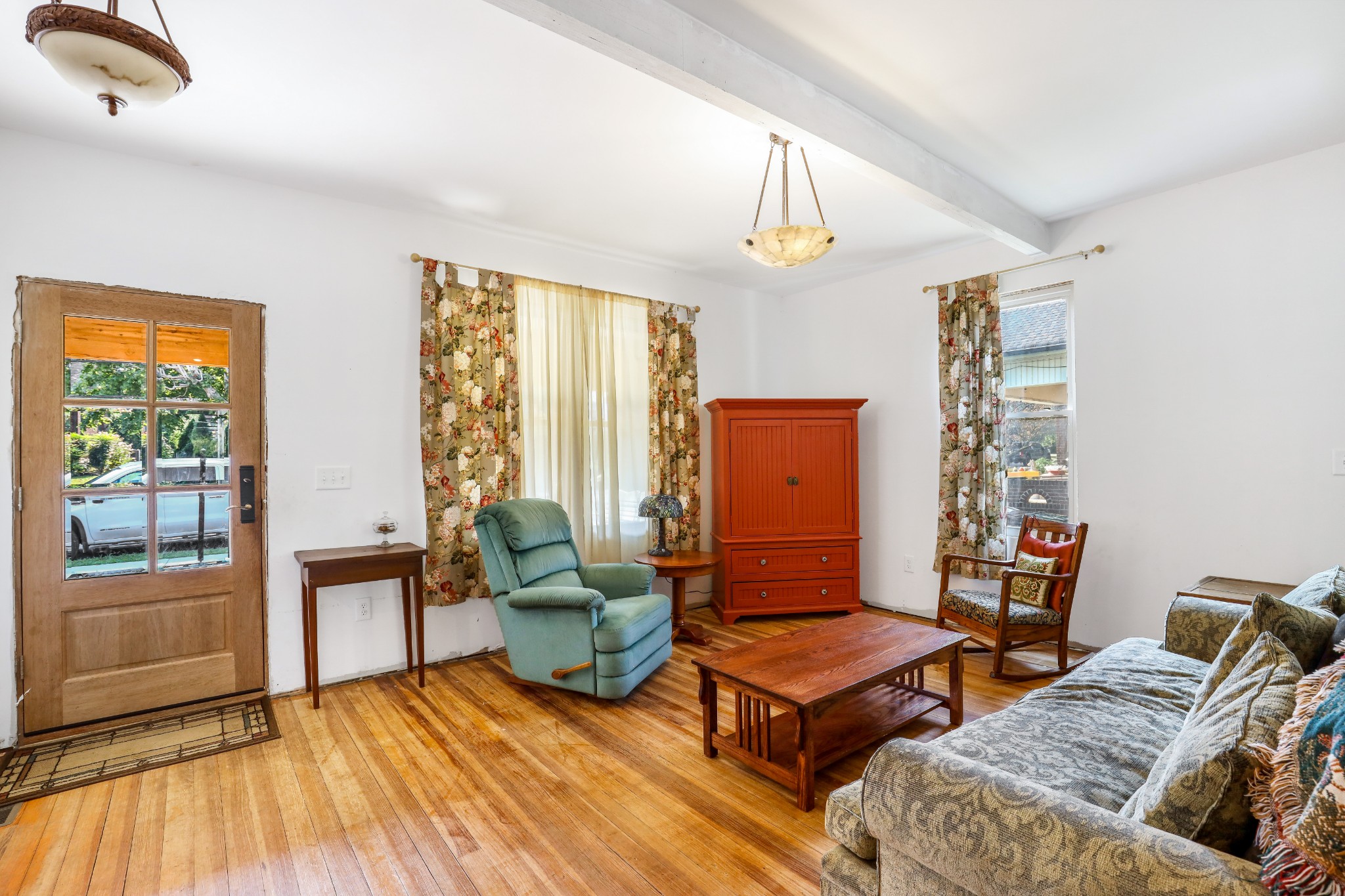 307 North Walnut Street Springfield, TN 37172 - Photo 8 of 23 a living room with furniture rug and window