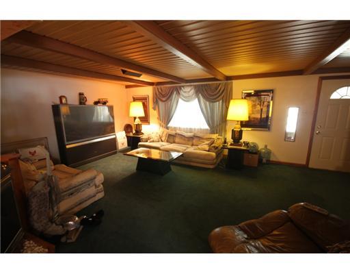 105 Greydon Avenue McKees Rocks, PA 15136 - Photo 2 of 12 Living Room.