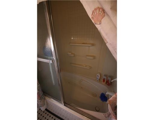 105 Greydon Avenue McKees Rocks, PA 15136 - Photo 11 of 12 Full Bath.