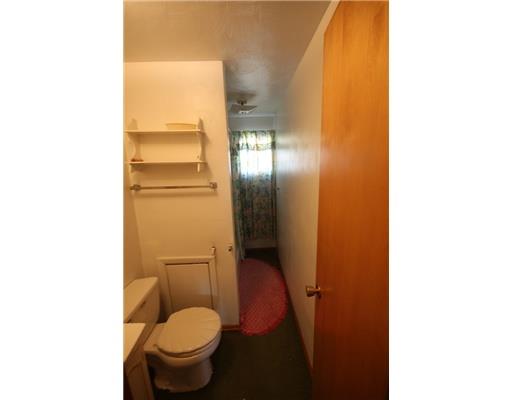 105 Greydon Avenue McKees Rocks, PA 15136 - Photo 9 of 12 Full Bath.