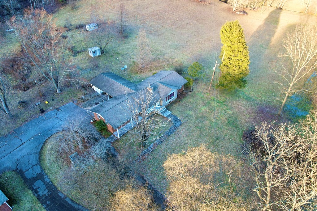 1076 Wassum Valley Road Marion, VA 24354 - Photo 3 of 11 Gallery Image 3