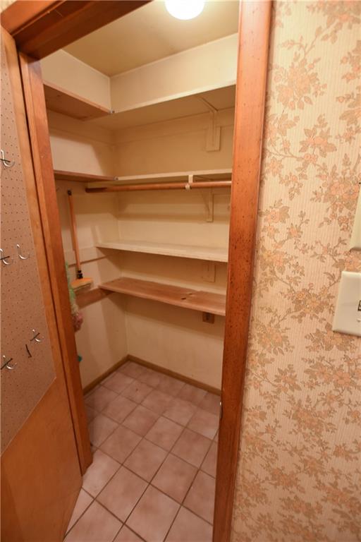 8145 Rumford Road Indianapolis, IN 46219 - Photo 6 of 28 Gallery Image 6