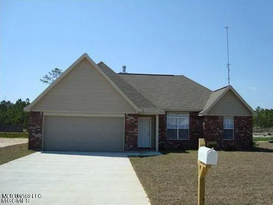 $1,700 | 2221 Paula Circle, Ocean Springs, MS 39564