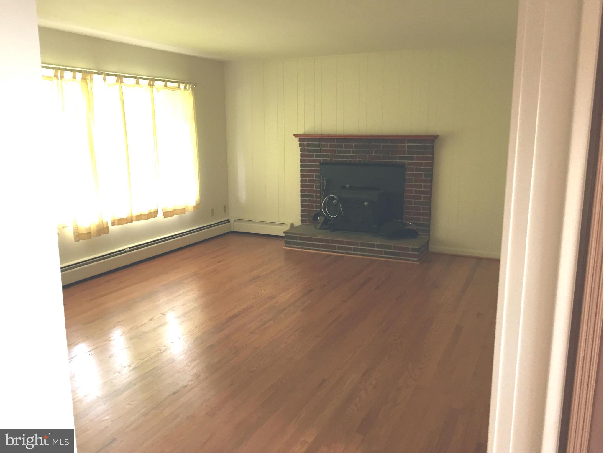 10313 Old Annapolis Road Frederick, MD 21701 - Photo 12 of 25 Living Room