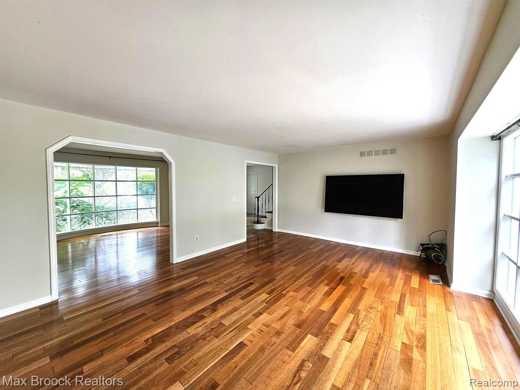 5076 Watergate Road West Bloomfield, MI 48323 - Photo 18 of 41