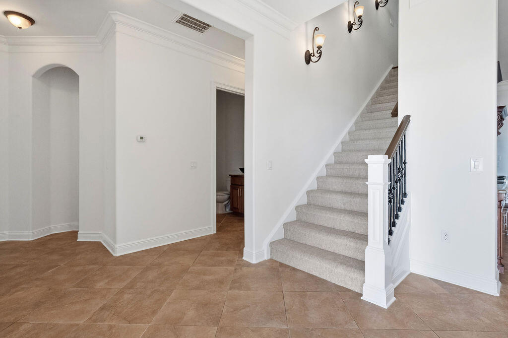 18 Kimbrough Road Mary Esther, FL 32569 - Photo 25 of 89 a view of entryway and hall