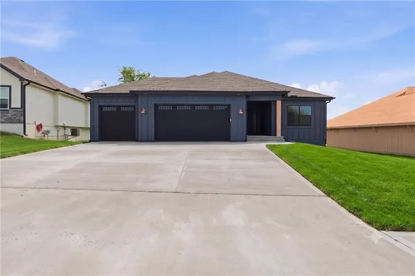 $549,900 | 11717 East 231st Street, Peculiar, MO 64078