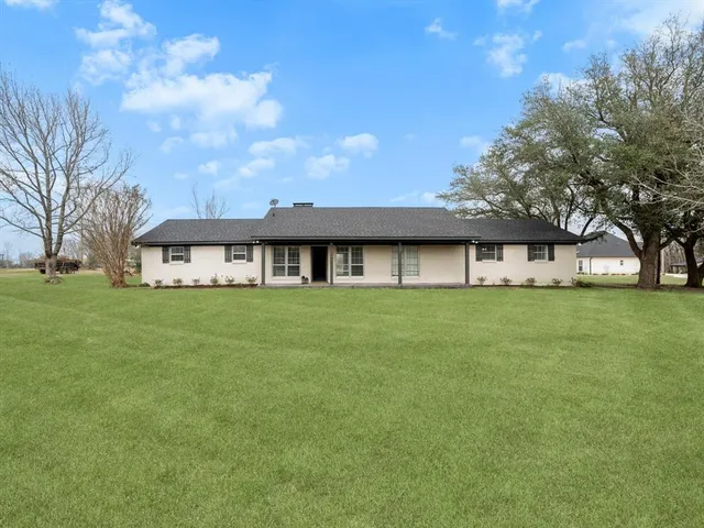 $2,200 | 205 Westshore Drive, Wills Point, TX 75169