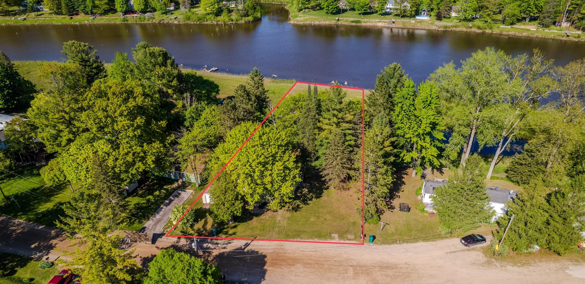 524 Hilo Road Gladwin, MI 48624 - Photo 2 of 49