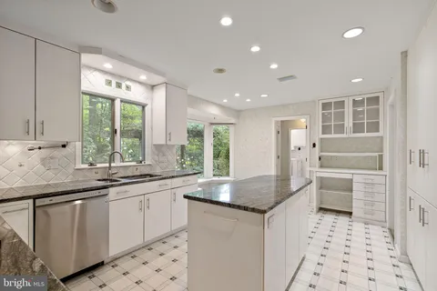 $675,000 | 204 Sorrel Drive, Wilmington, DE 19803