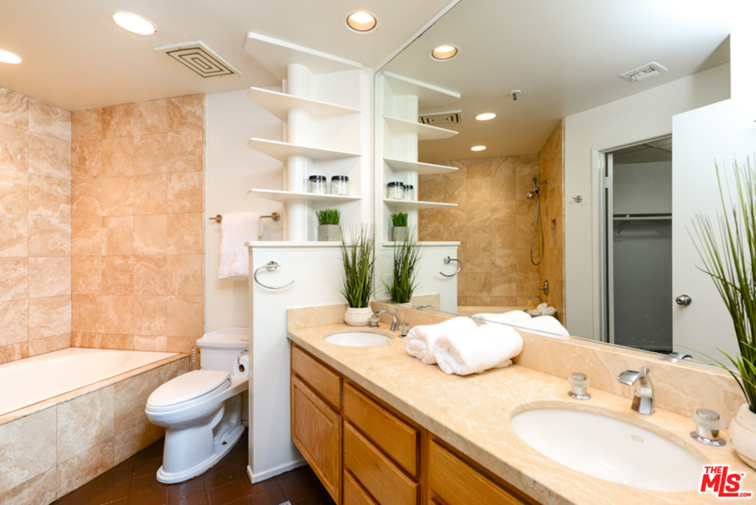 235 Main Street, Unit 120 Venice, CA 90291 - Photo 15 of 22